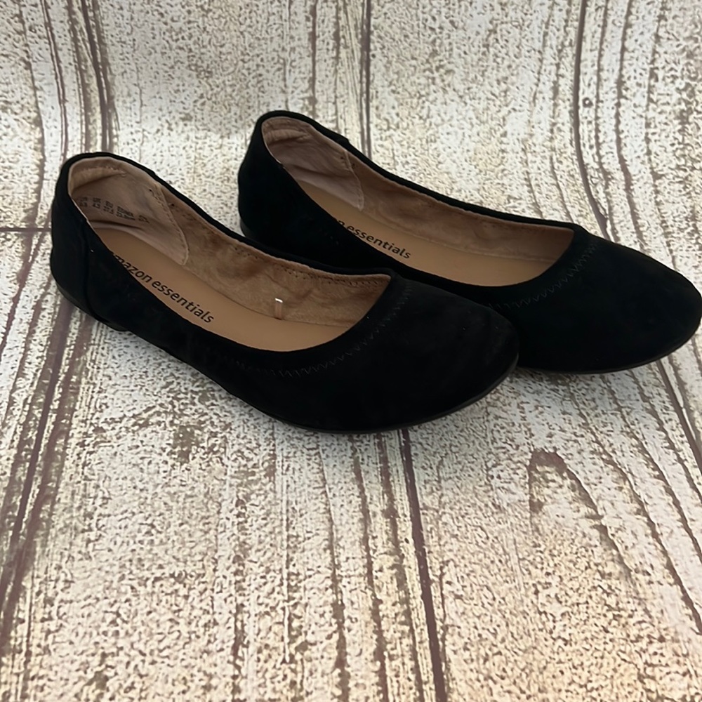 VGUC Amazon Essentials Women's Belice Ballet Flat size 6.5 black microsuede
